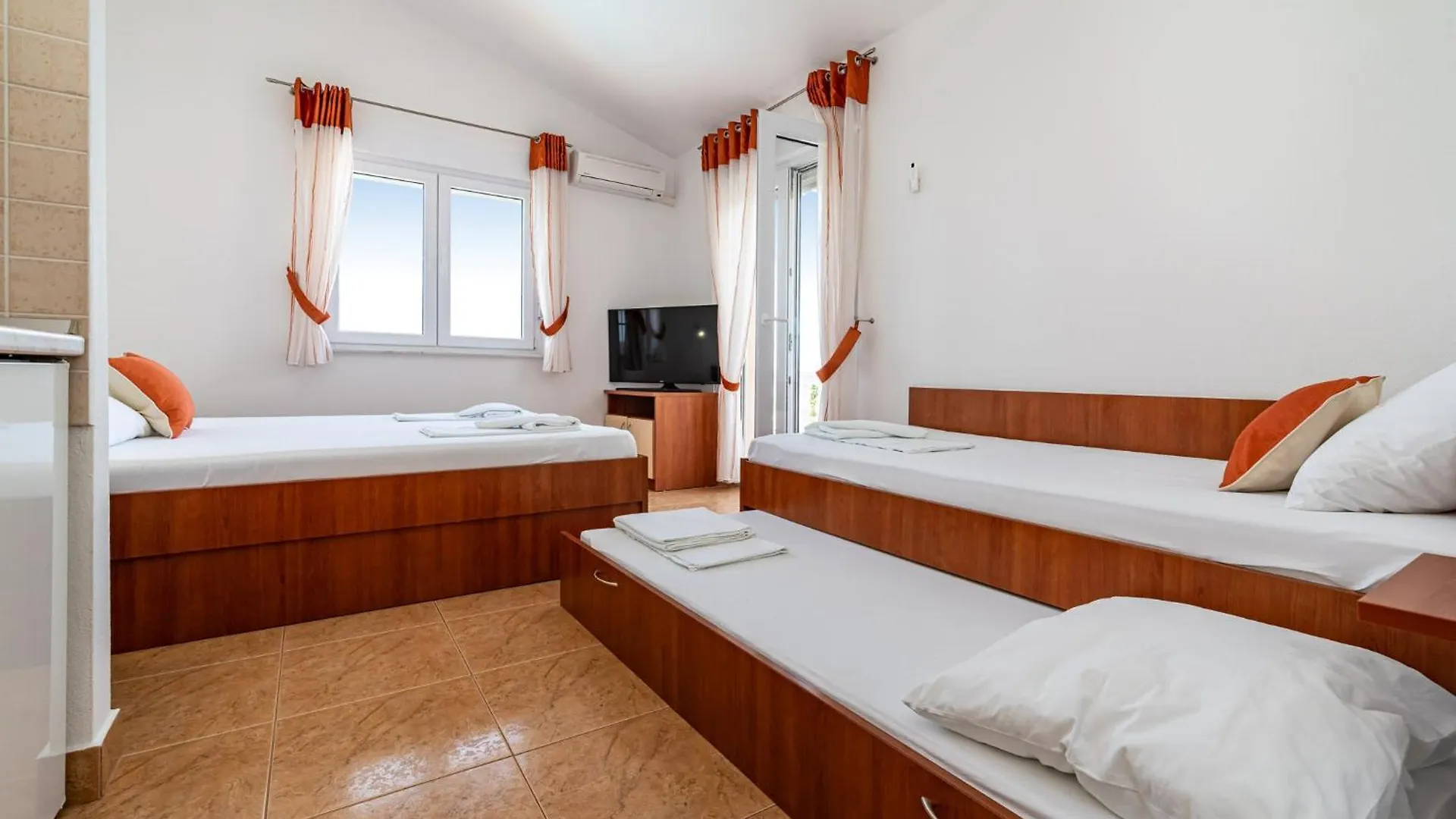 Apartments Prkacin 2 Starigrad Paklenica