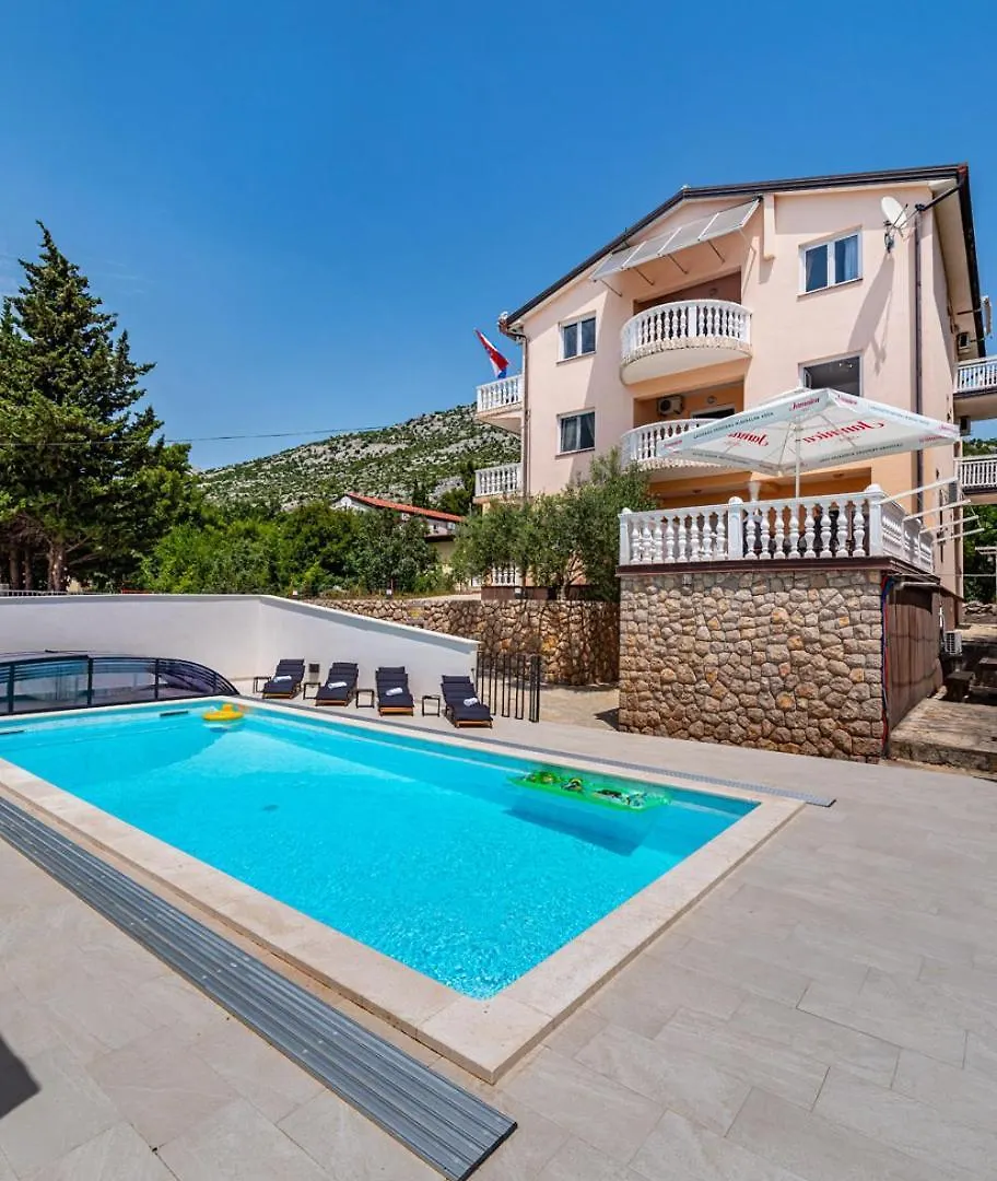 Apartments Prkacin 2 Starigrad Paklenica Kroatien