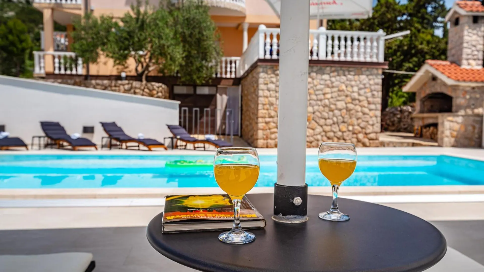 Apartments Prkacin 2 Starigrad Paklenica Kroatien